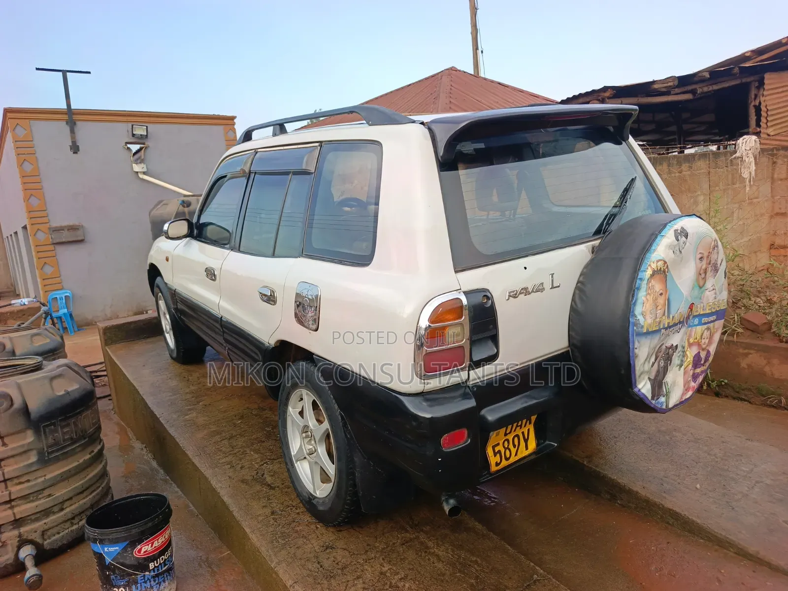 Toyota RAV4 1999 White