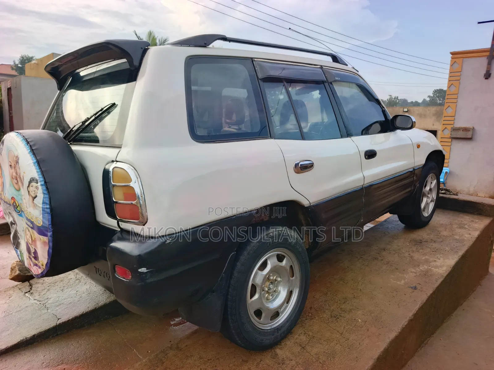 Toyota RAV4 1999 White