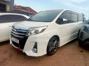 Toyota Noah 2.0 AWD (6 Seater) 2014 White