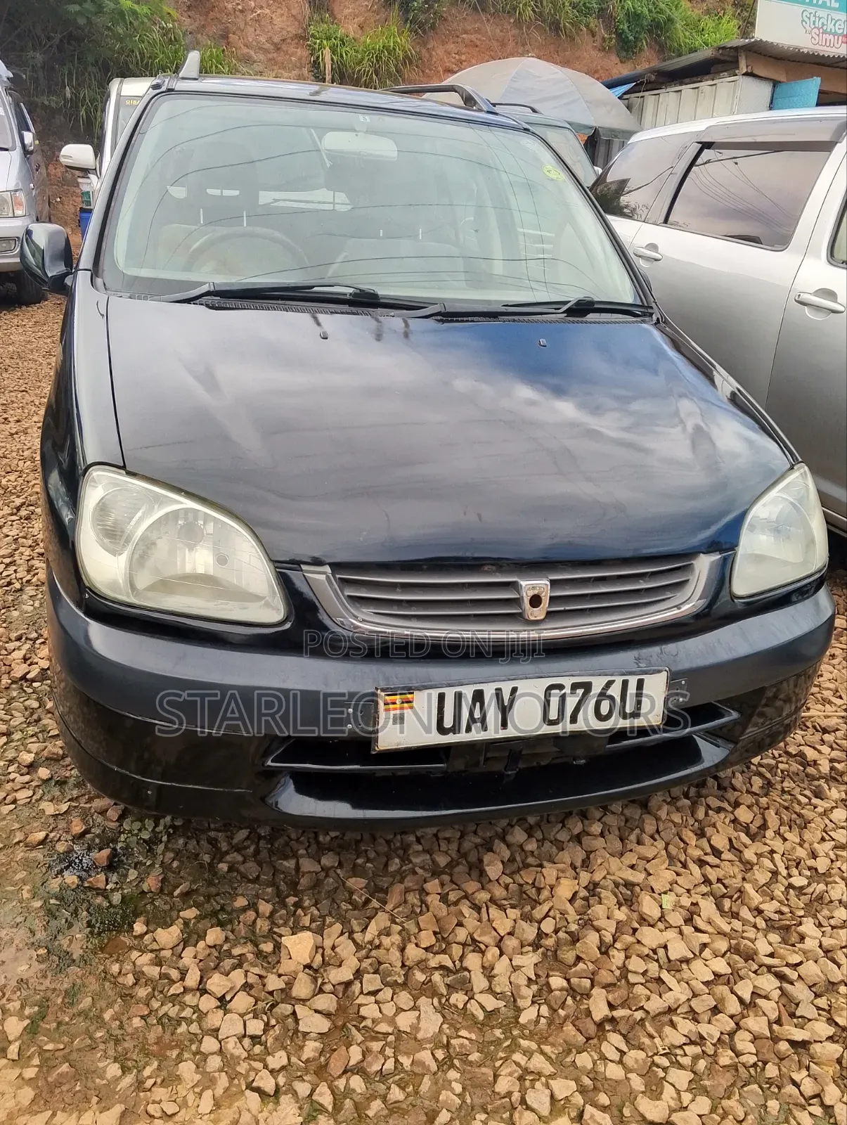 Toyota Raum 2000 Black