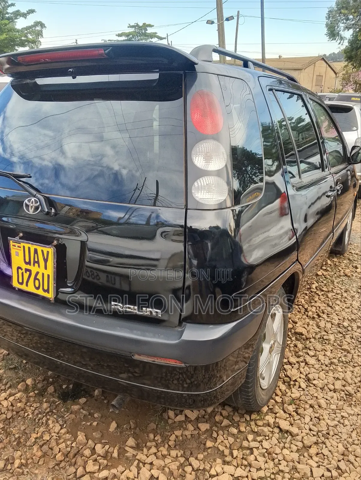 Toyota Raum 2000 Black