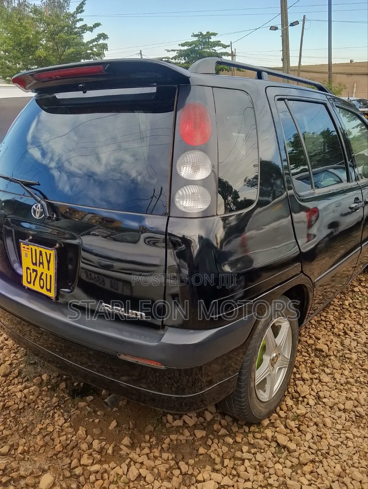 Toyota Raum 2000 Black