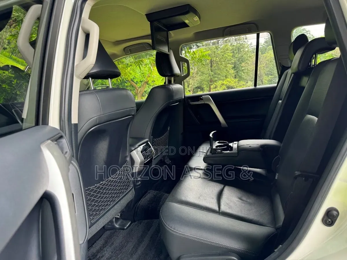 Toyota Land Cruiser Prado 3.0 D-4D (172 Hp) 2015 Off white