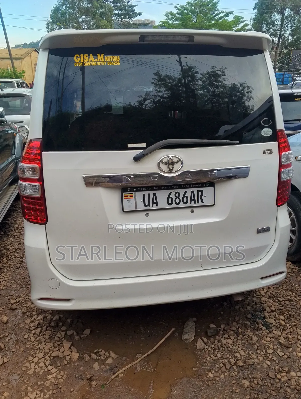 Toyota Noah 2.0 143hp FWD (7 Seater) 2010 White