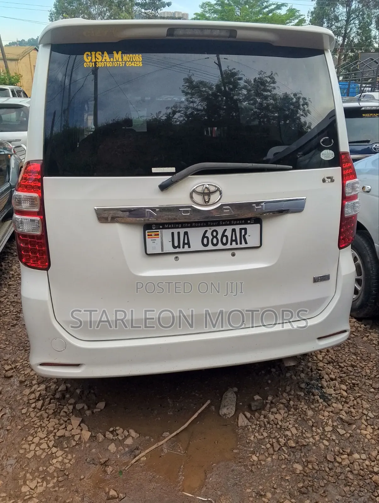 Toyota Noah 2.0 143hp FWD (7 Seater) 2010 White