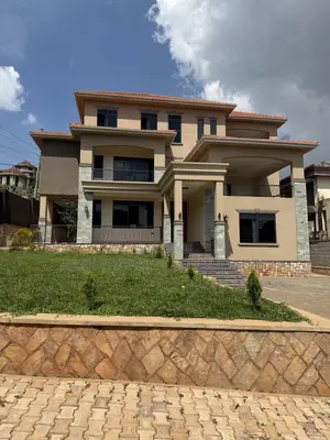 9bdrm House in Akright City, Central Division for sale