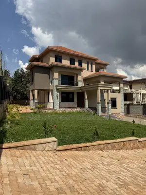 9bdrm House in Akright City, Central Division for sale