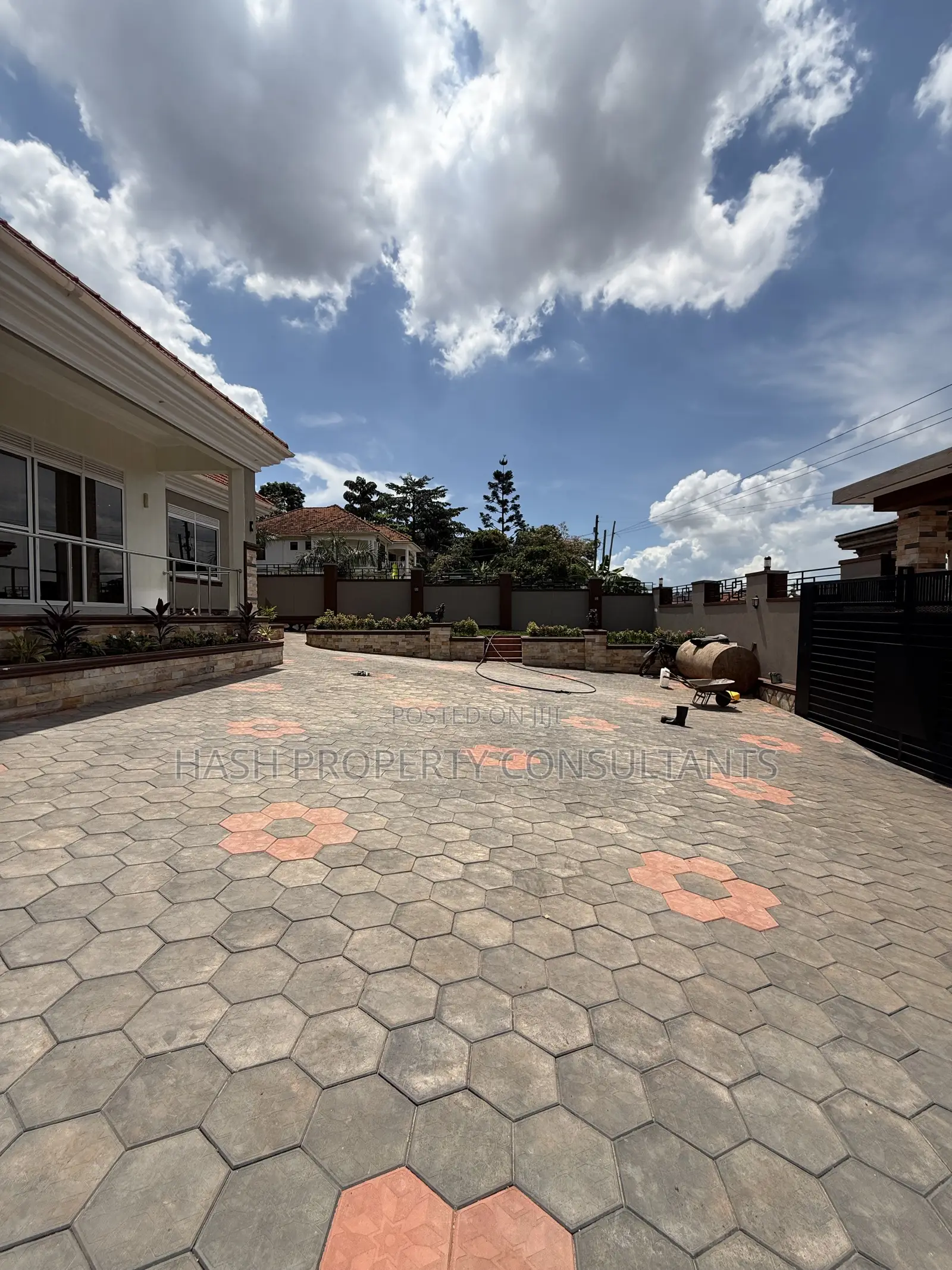 5bdrm House in Akright City, Central Division for sale