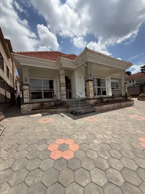 5bdrm House in Akright City, Central Division for sale