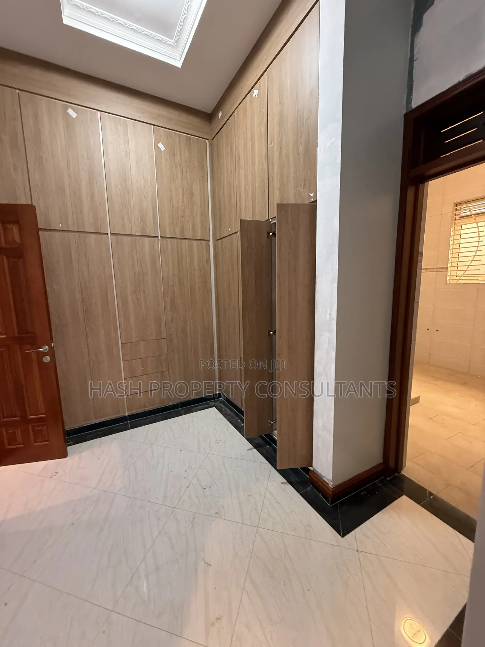 5bdrm House in Akright City, Central Division for sale