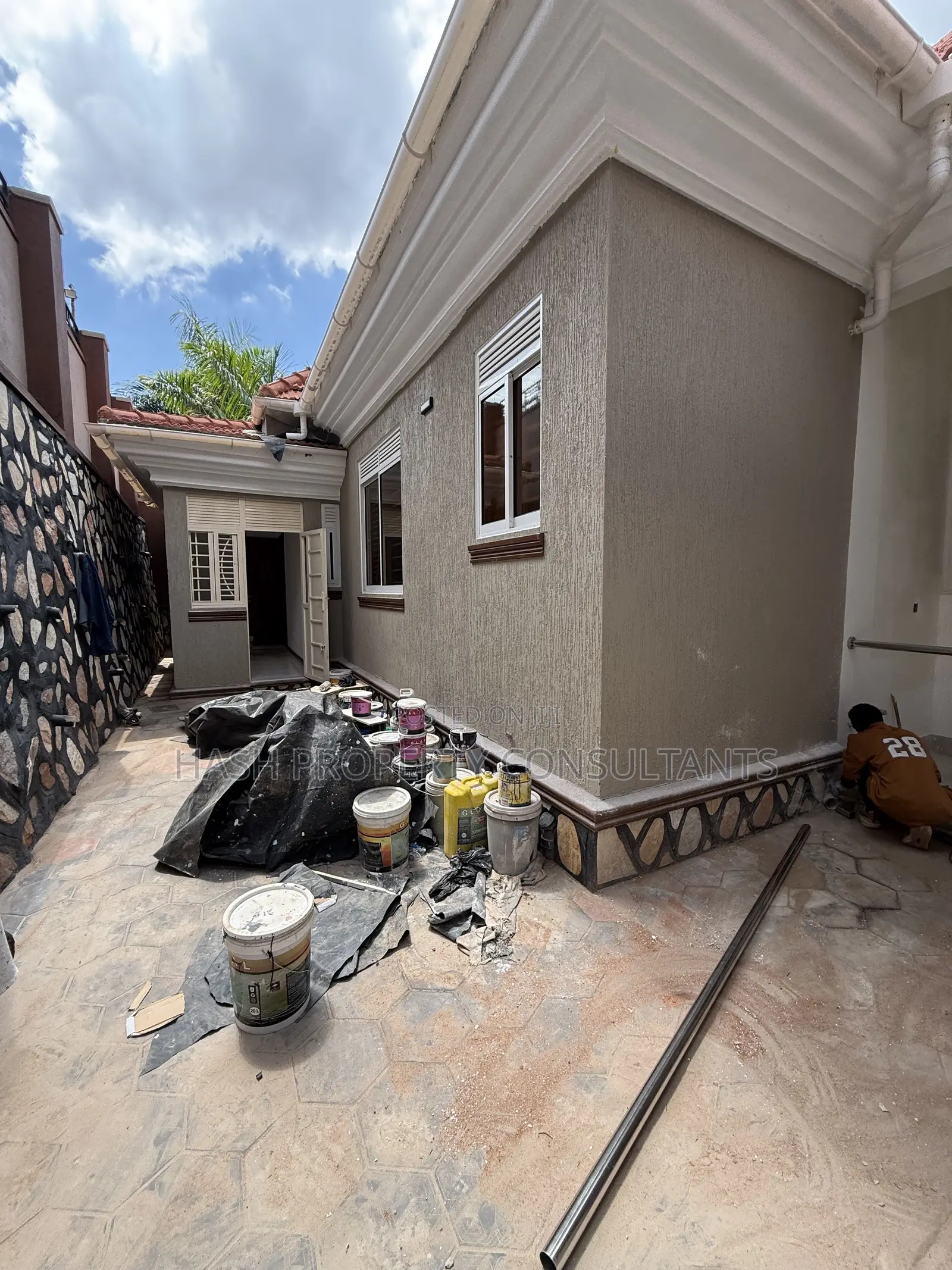 5bdrm House in Akright City, Central Division for sale