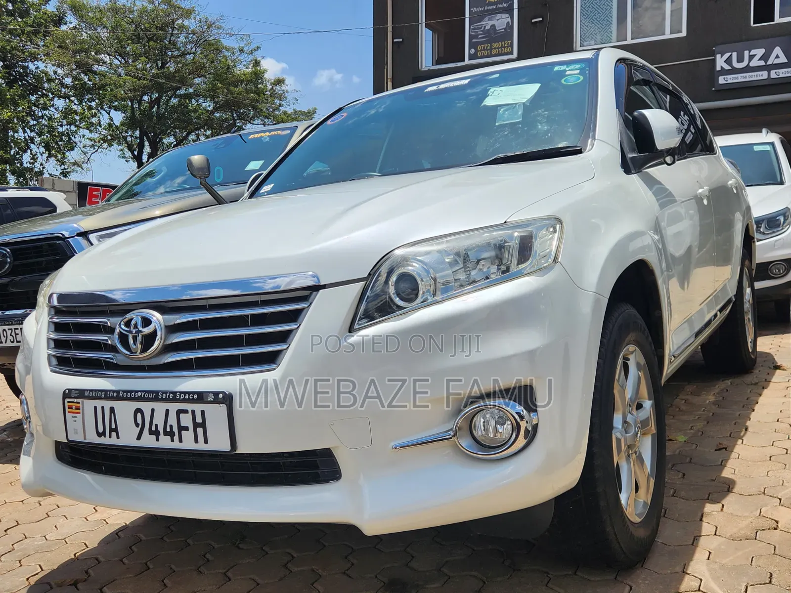 Toyota Vanguard 2012 White