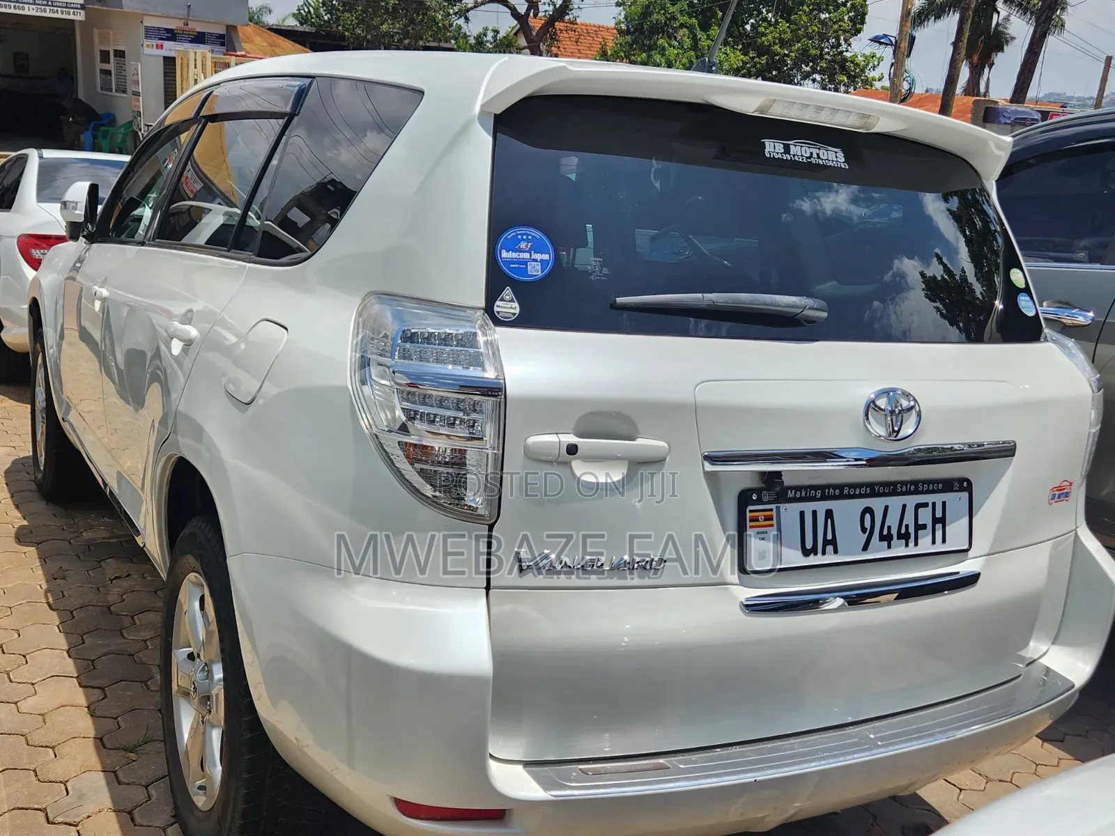 Toyota Vanguard 2012 White
