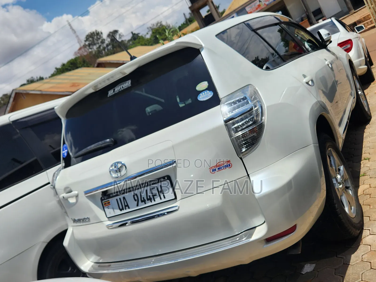 Toyota Vanguard 2012 White