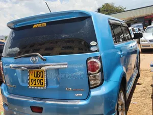 Toyota Corolla Rumion 2010 Blue