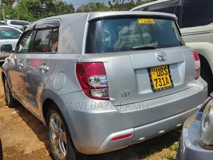 Toyota IST 2010 Silver