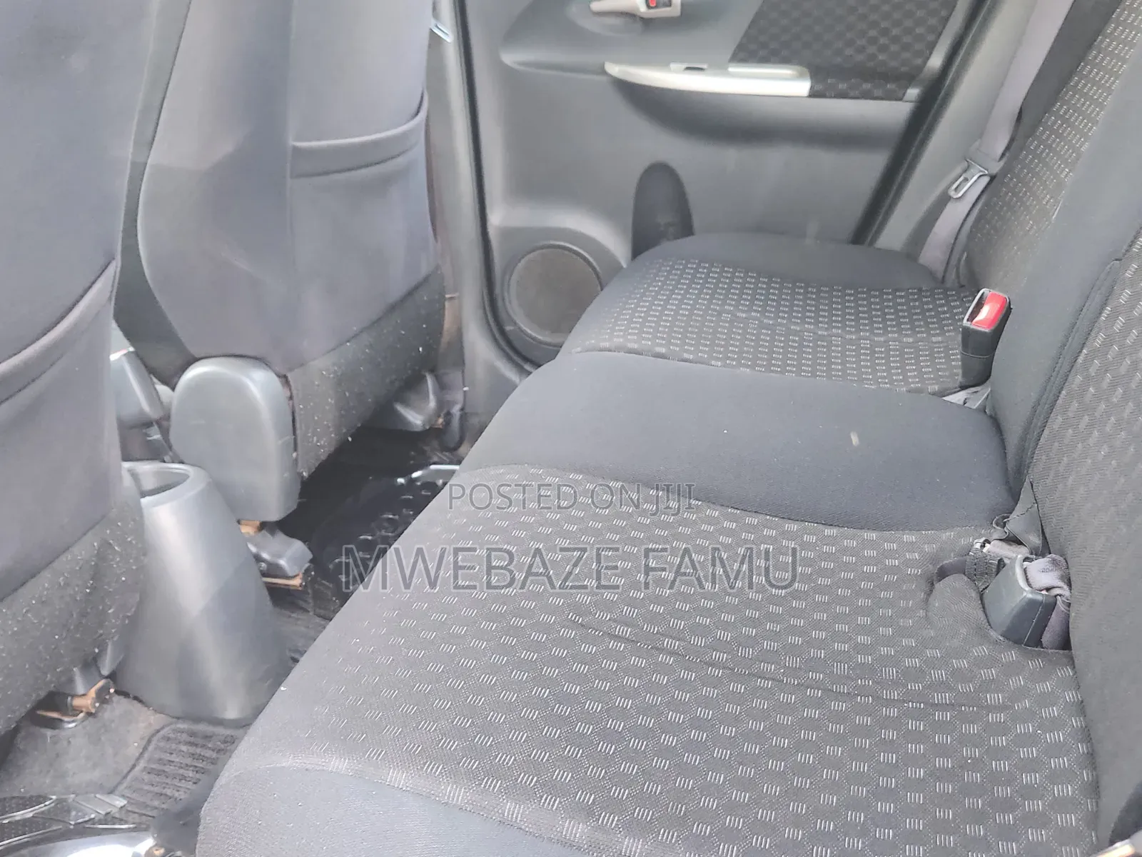 Toyota IST 2010 Silver