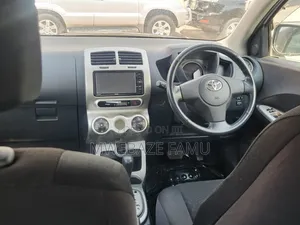 Toyota IST 2010 Silver