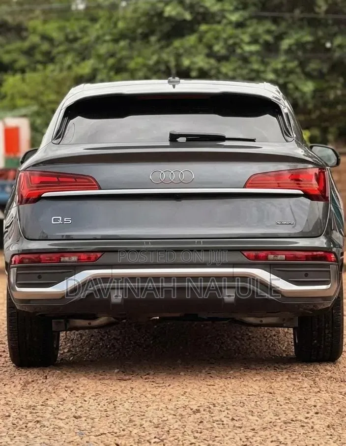 Audi Q5 2021 Gray