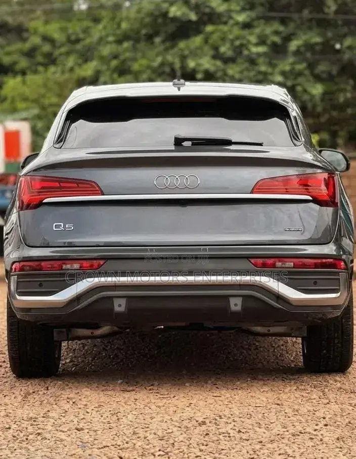 Audi Q5 2021 Gray