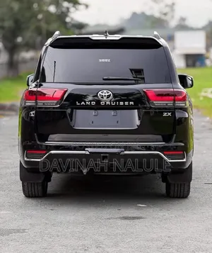 Toyota Land Cruiser LC300 2023 Black