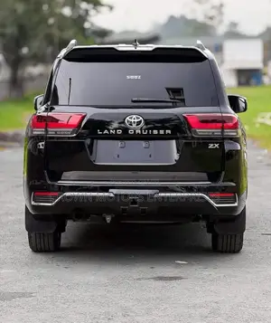 Toyota Land Cruiser LC300 2023 Black