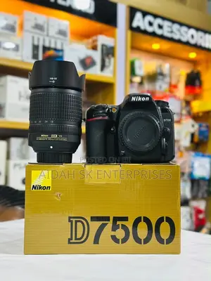 Nikon D7500 + Nikon 18-140mm