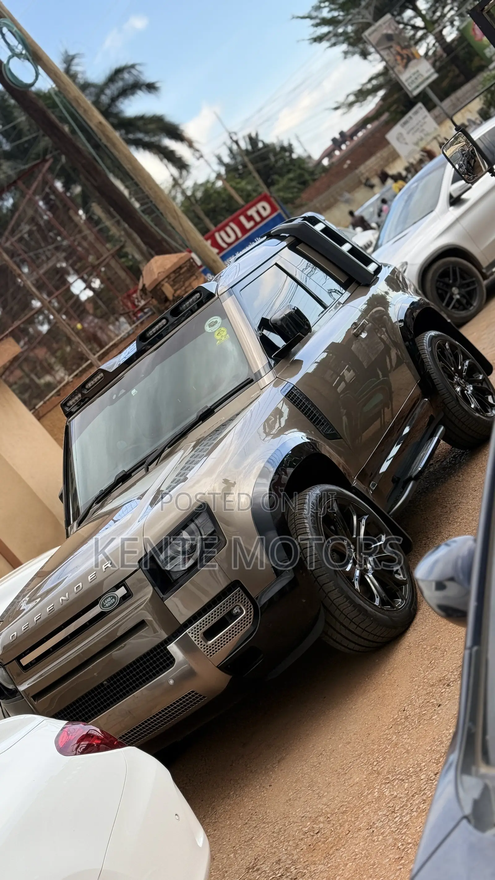 Land Rover Defender X-Dynamic SE 2024 Brown