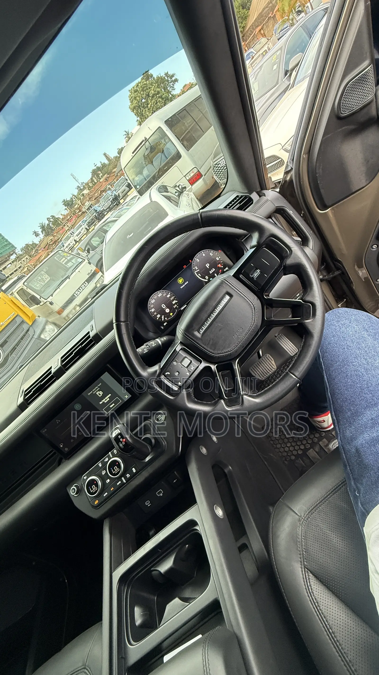 Land Rover Defender X-Dynamic SE 2024 Brown