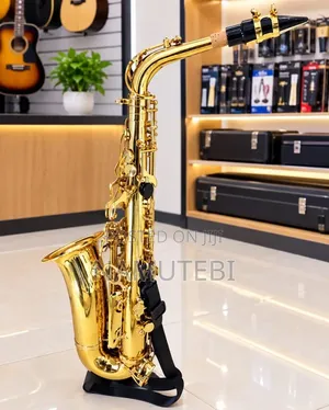 Yamaha Alto Saxophone With Strap, Reed and Box