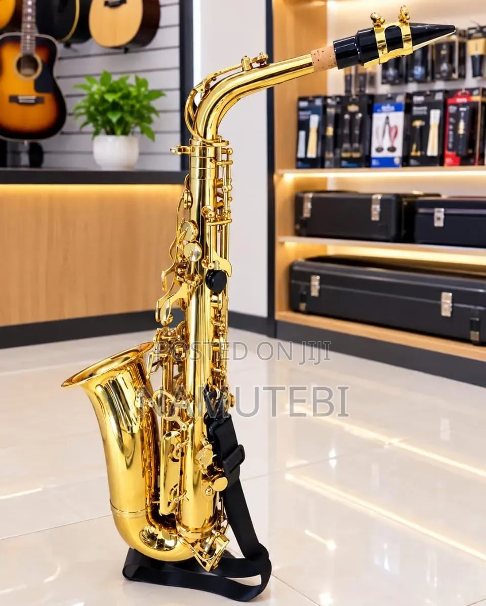Yamaha Alto Saxophone With Strap, Reed and Box