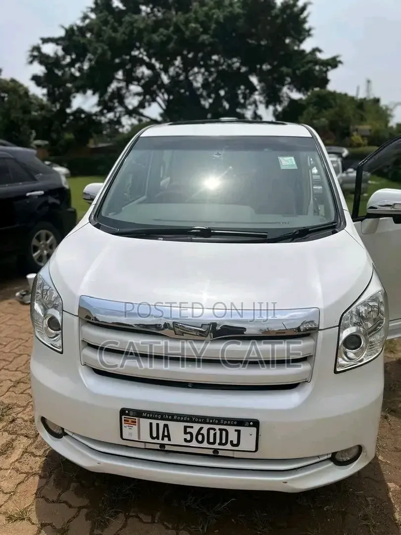 Toyota Noah 2013 White