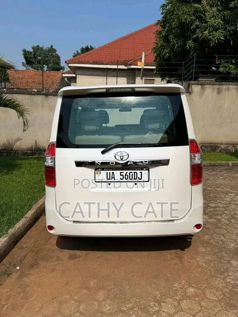Toyota Noah 2013 White