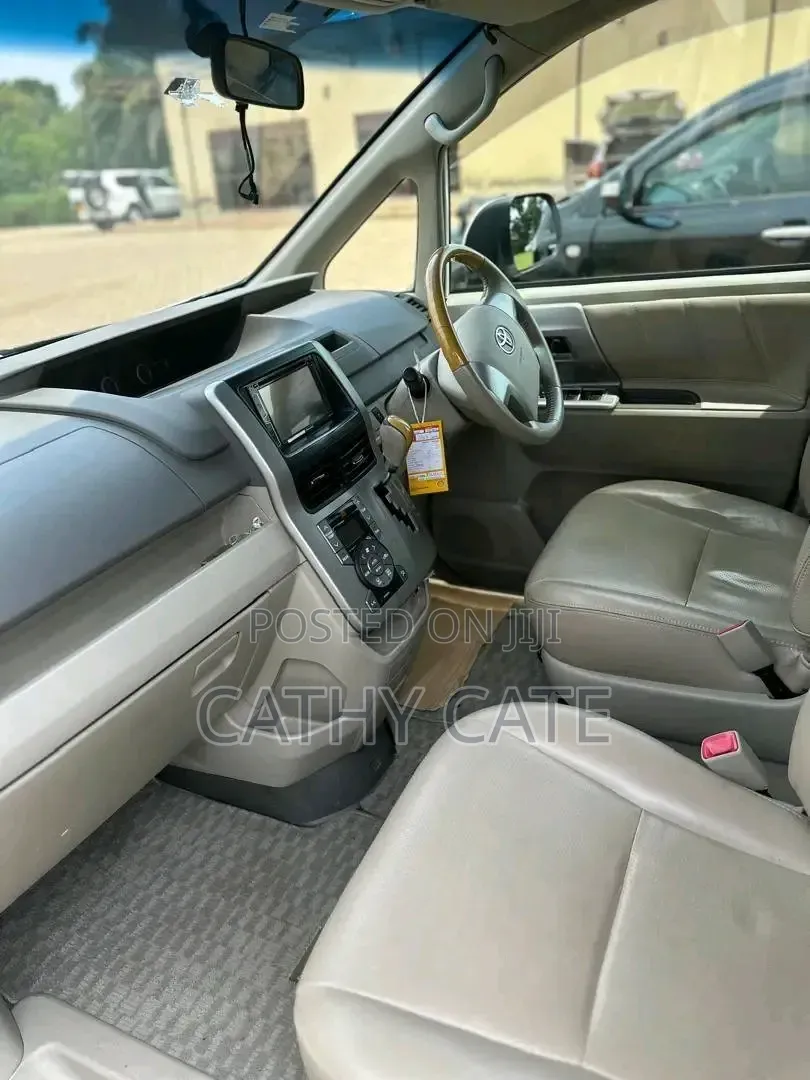 Toyota Noah 2013 White