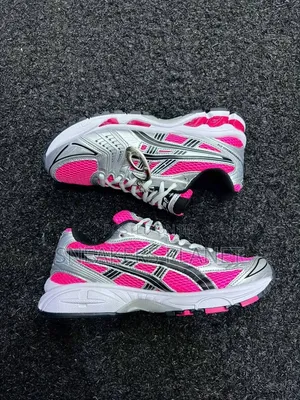 Axics Sneakers