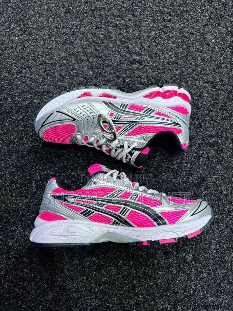 Axics Sneakers
