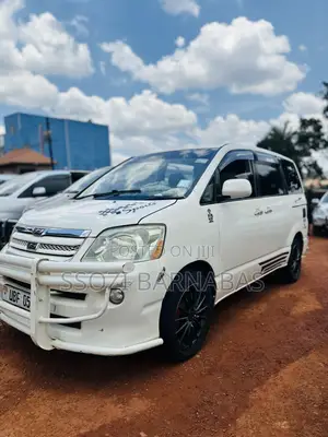 Toyota Noah 2005 White