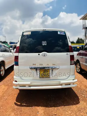 Toyota Noah 2005 White