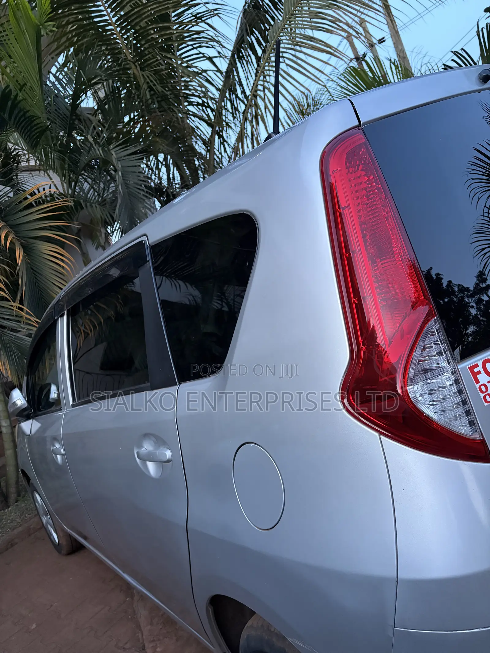 Toyota Passo Sette 2011 Silver
