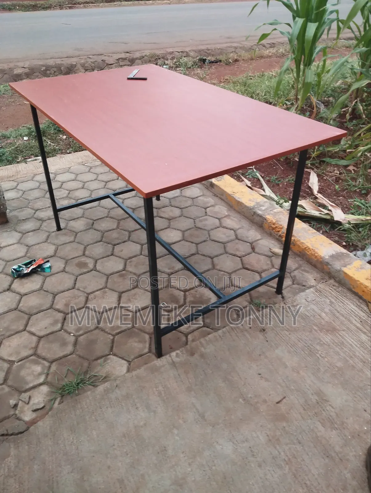 Durable Metallic Stand Table
