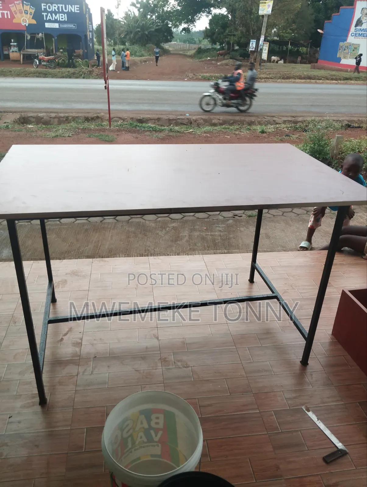 Durable Metallic Stand Table