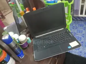 Laptop Dell Latitude 7390 16GB Intel Core Ultra 7 HDD+SSD 500GB