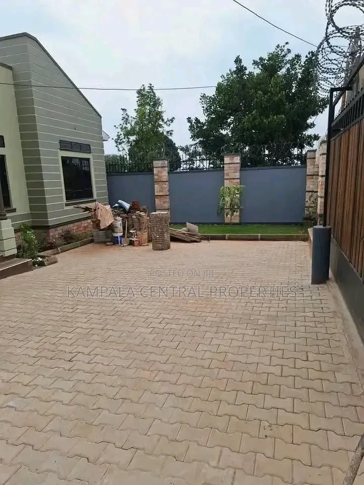 2bdrm Bungalow in Nsambya, Central Division for rent