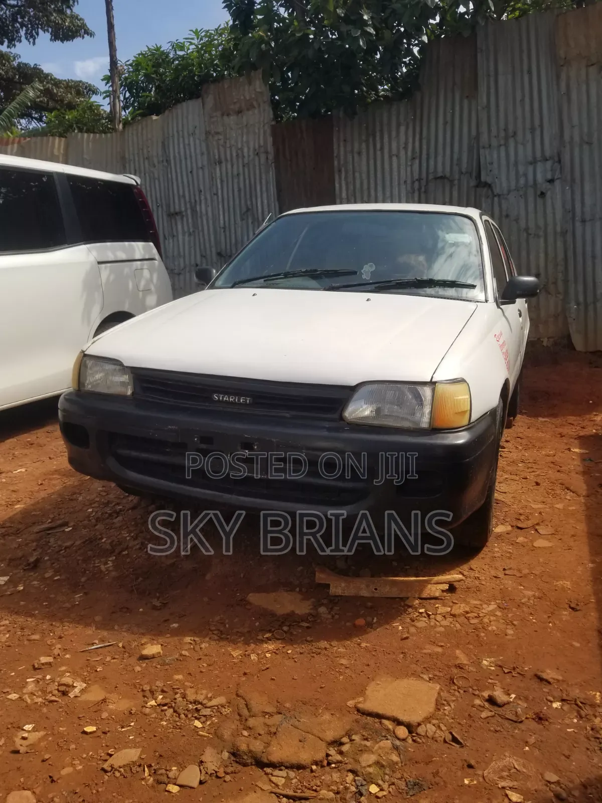 Toyota Starlet 1999 White