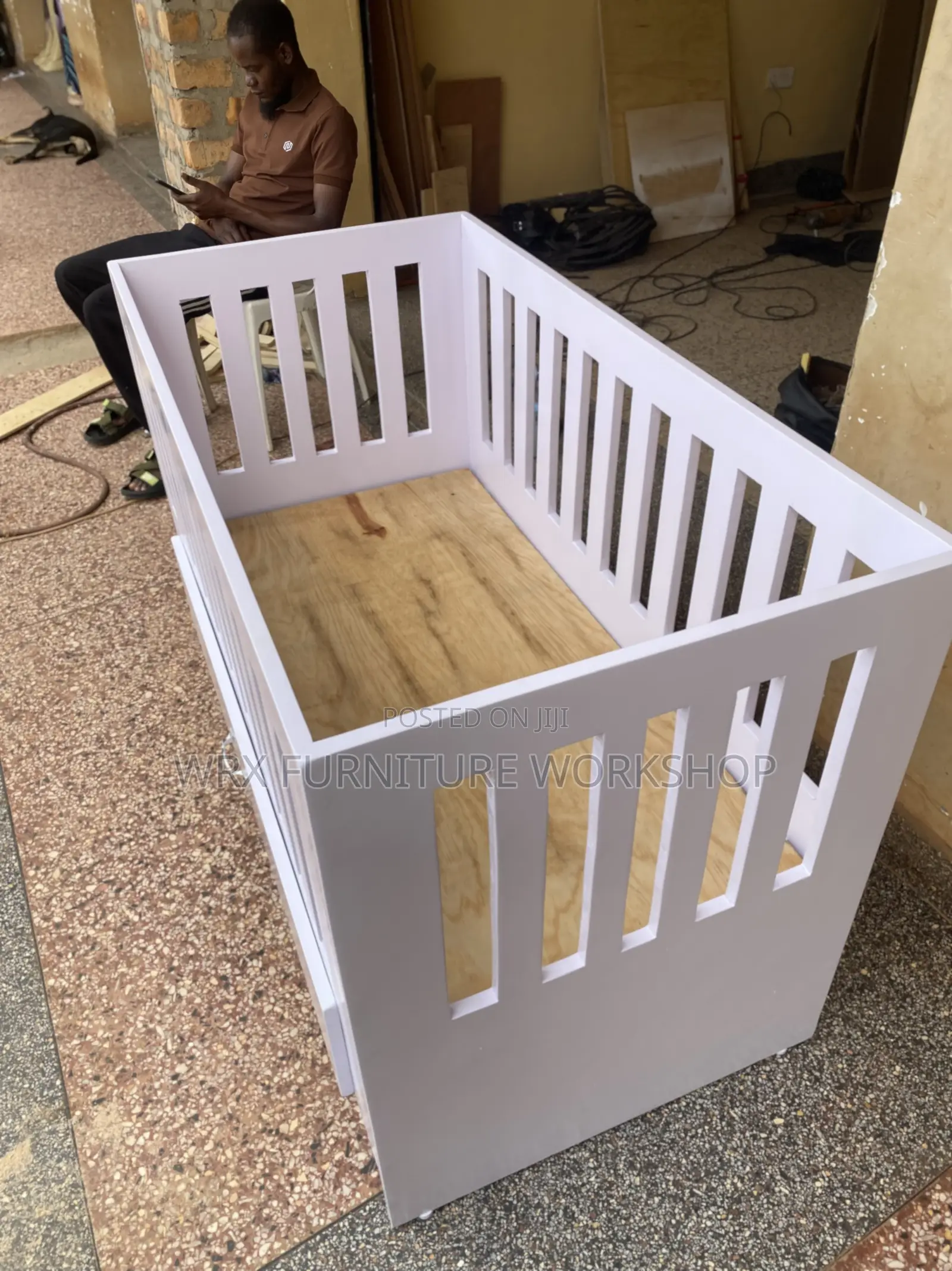 Unisex Baby Crib White in Colour With a Storage Drawer Underneath