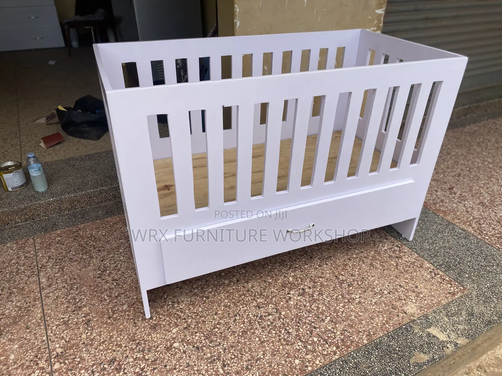 Unisex Baby Crib White in Colour With a Storage Drawer Underneath