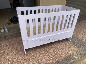 Unisex Baby Crib White in Colour With a Storage Drawer Underneath