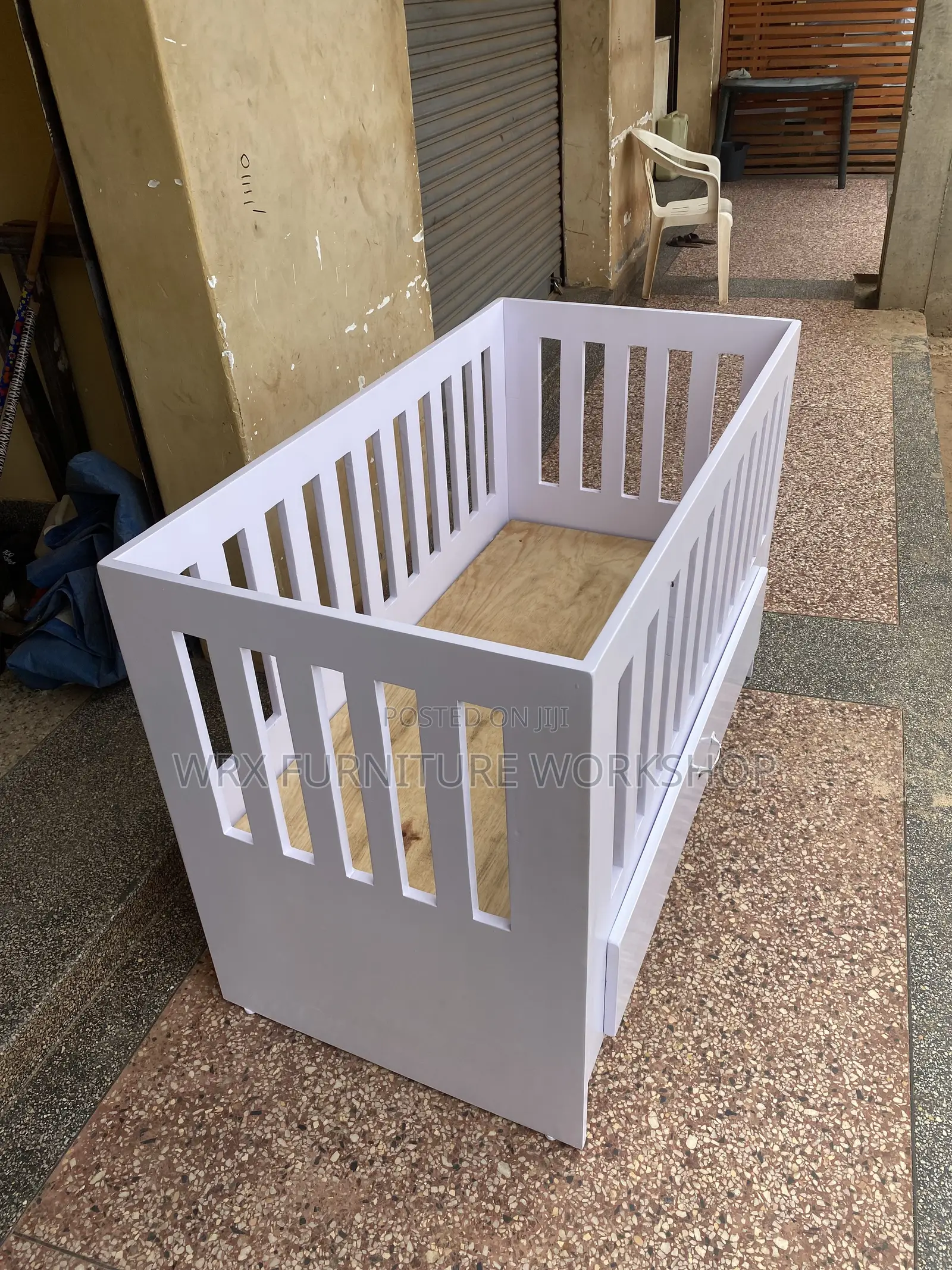 Unisex Baby Crib White in Colour With a Storage Drawer Underneath