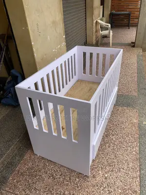 Unisex Baby Crib White in Colour With a Storage Drawer Underneath