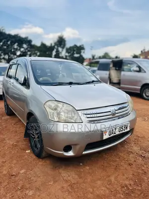 Toyota Raum 2003